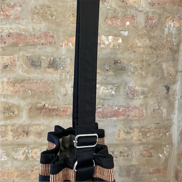 Baskets of Cambodia 2-Way Crossbody Shoulder Bucket Bag - Picture 3 of 4